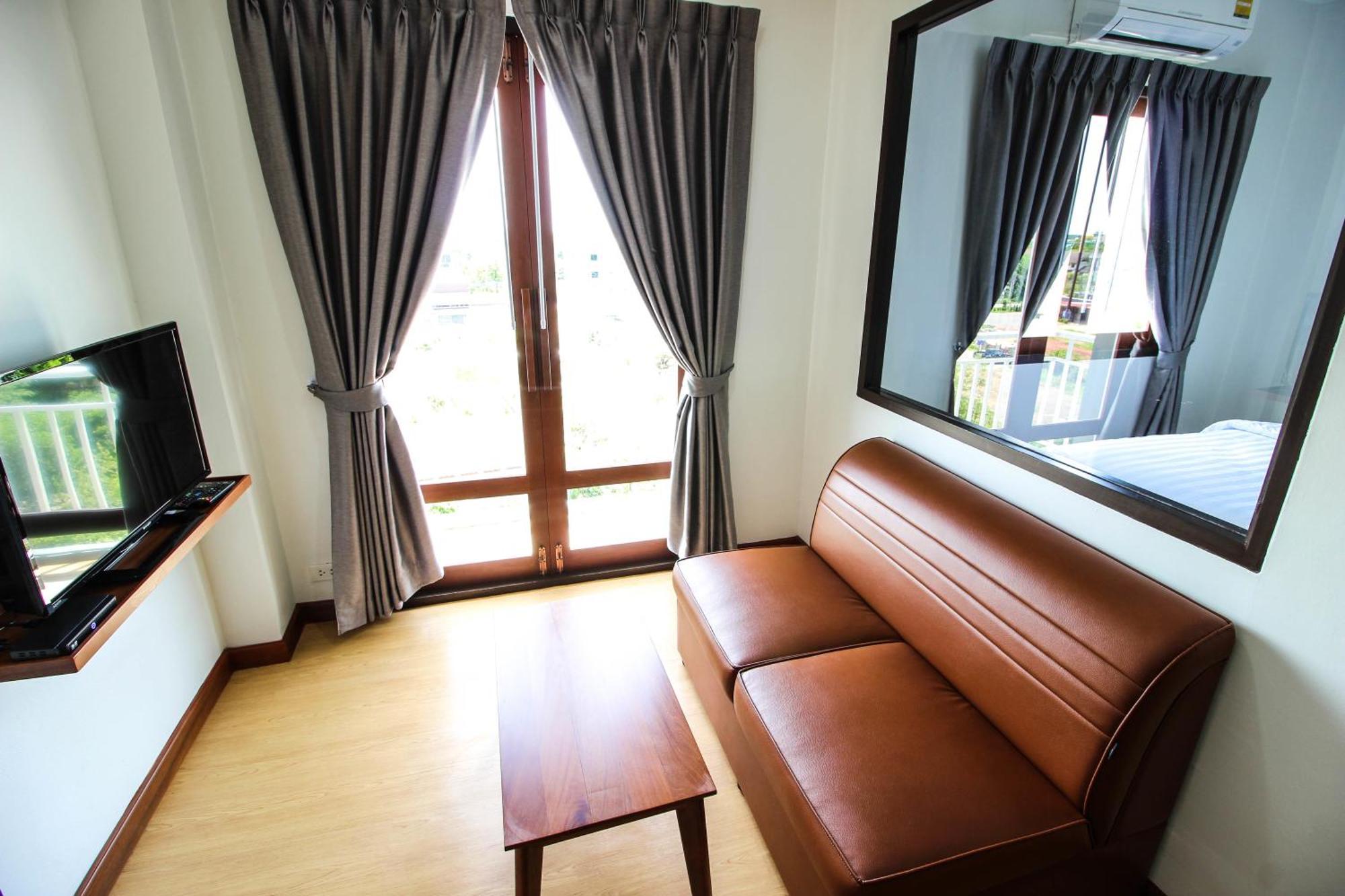 Tai-Shan Suites Ratchaburi Rum bild
